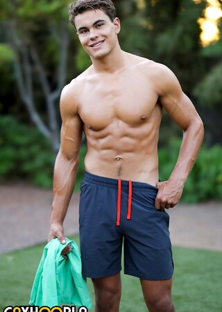 Tan HUNK Carter Smith Leaves Us Drooling Over His Perfect Throbbing Cock!