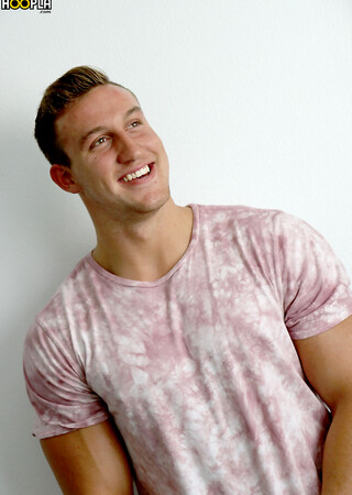 Muscle All-Star Max Warner Shows Off And JERKS OFF